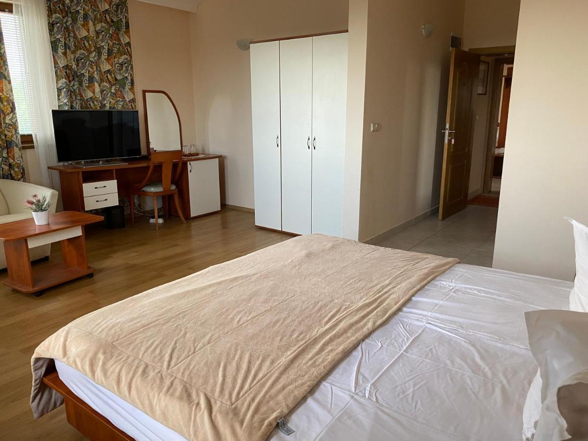 Guest House Golden Flake 4Km From Bolata Beach บุลกาเรโว ภายนอก รูปภาพ