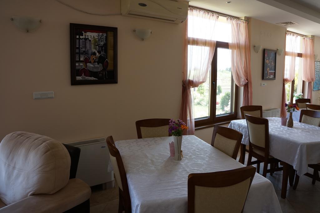 Guest House Golden Flake 4Km From Bolata Beach บุลกาเรโว ภายนอก รูปภาพ